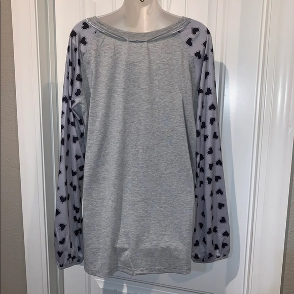 Plus Size Gray Heart Print V-Neck Tee - Picture 5 of 5